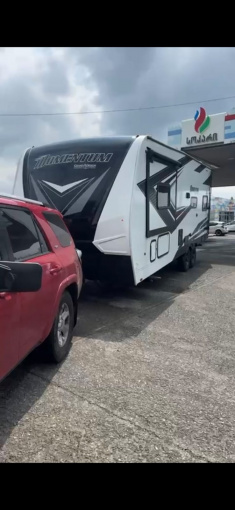 Контроль передней части прицепа на площадке. Осмотр на заправке