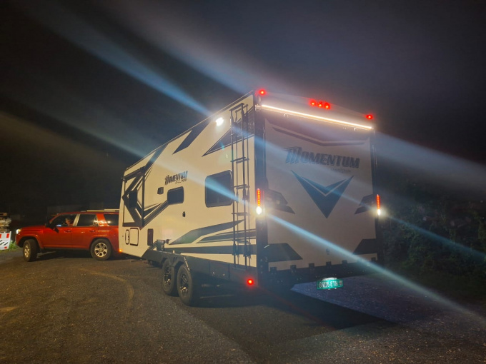 Ночное движение с прицепом