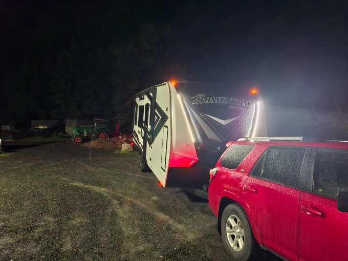 Остановка на ночлег после долгой поездки