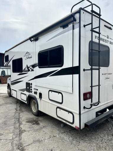 Осмотр верхней и боковой части кузова