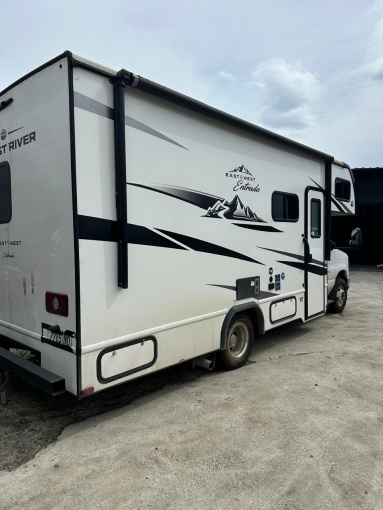 Осмотр боковой стороны и внешних элементов