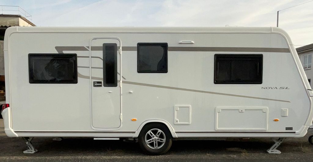 HYMER / ERIBA / HYMERCAR ERIBA NOVA 530 SL *Mover * 1 Hand