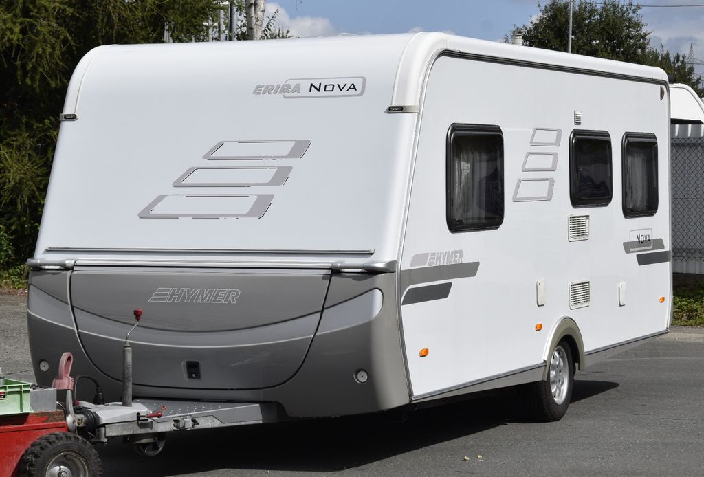 HYMER / ERIBA / HYMERCAR NOVA 530 mit Mover und Vorzelt