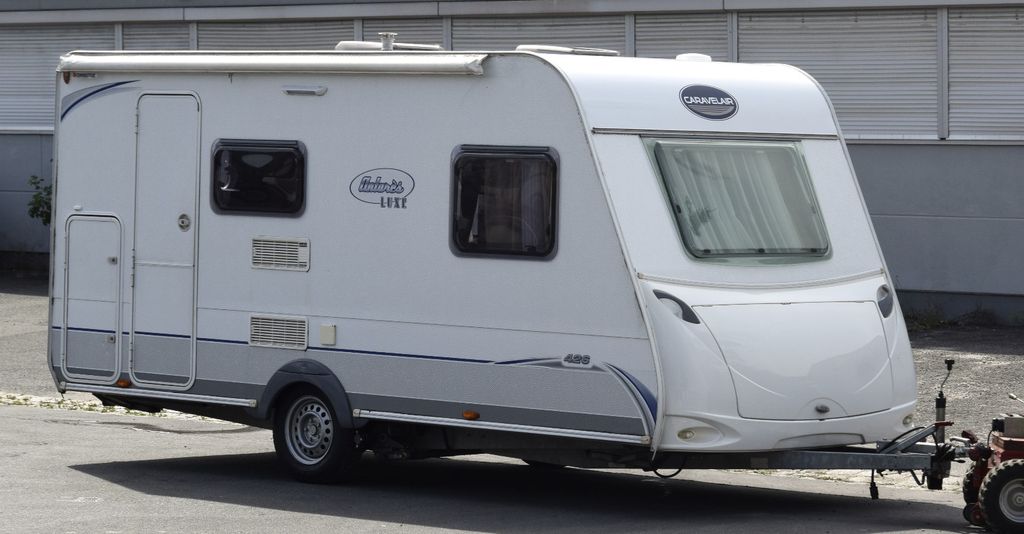 Caravelair Antares Luxe 426 mit Mover und Vorzelt