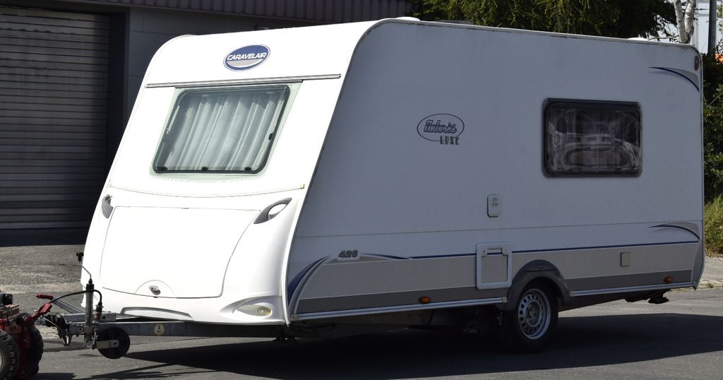 Caravelair Antares Luxe 426 mit Mover und Vorzelt