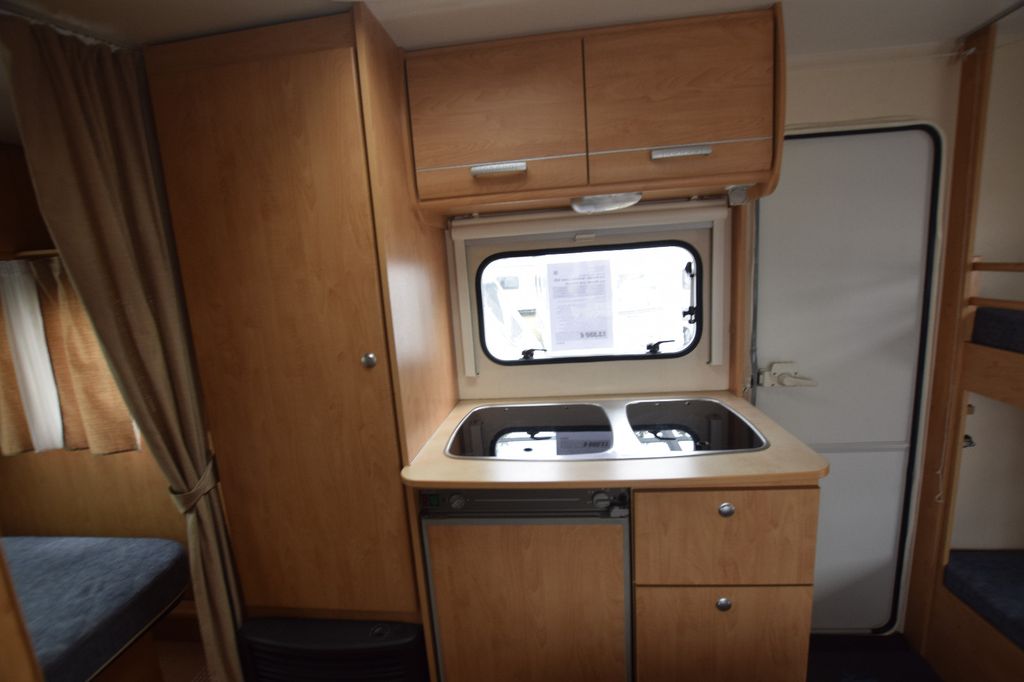 Caravelair Antares Luxe 426 mit Mover und Vorzelt