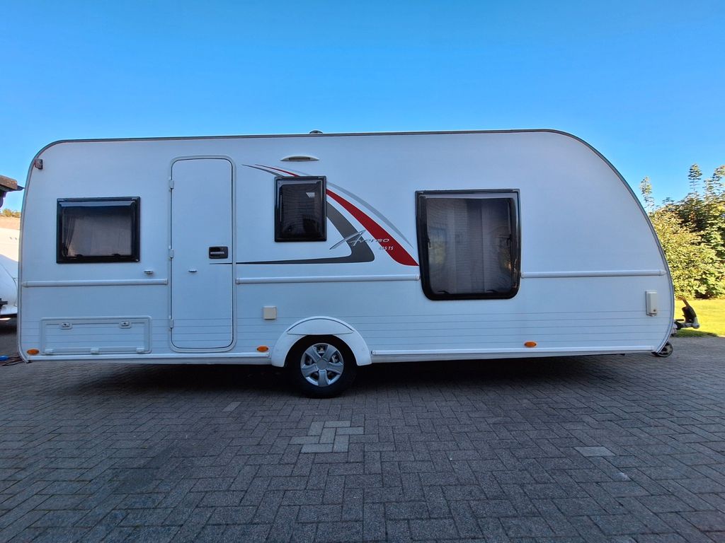 Bürstner Averso 485 TS mit Queensbett und Mover