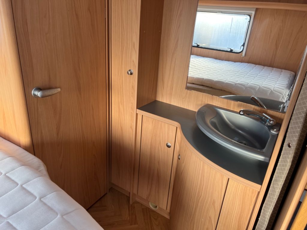 Bürstner 720 TK   Belcanto Etagen Festbett Dusche Vorzelt