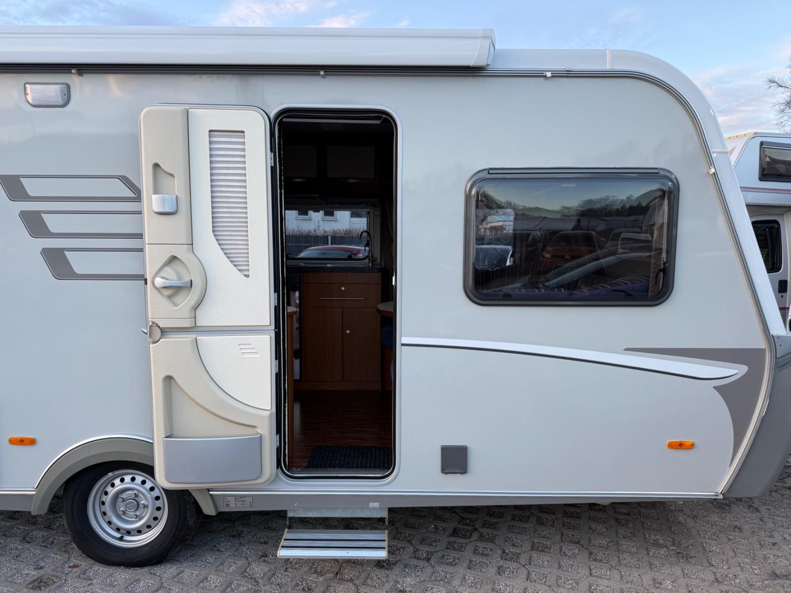 HYMER / ERIBA / HYMERCAR Nova 580 SL Klima Markise AL-KO 100Km/H 1-HandHYMER / ERIBA / HYMERCAR Nova 580 SL Klima Markise AL-KO 100Km/H 1-Hand