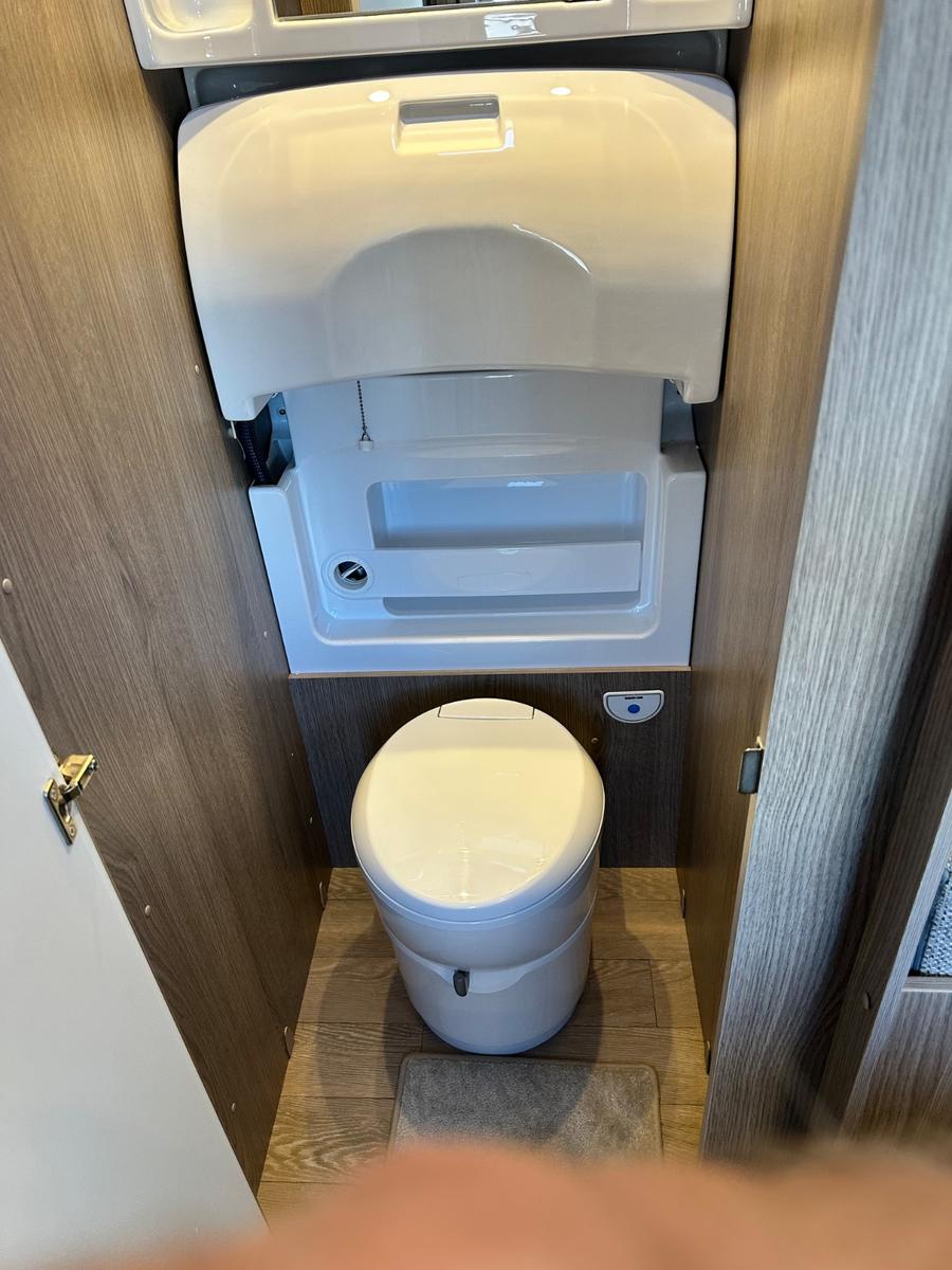 Hobby 470KMF On Tour mit Thule Omnistor MarkiseHobby 470KMF On Tour mit Thule Omnistor Markise