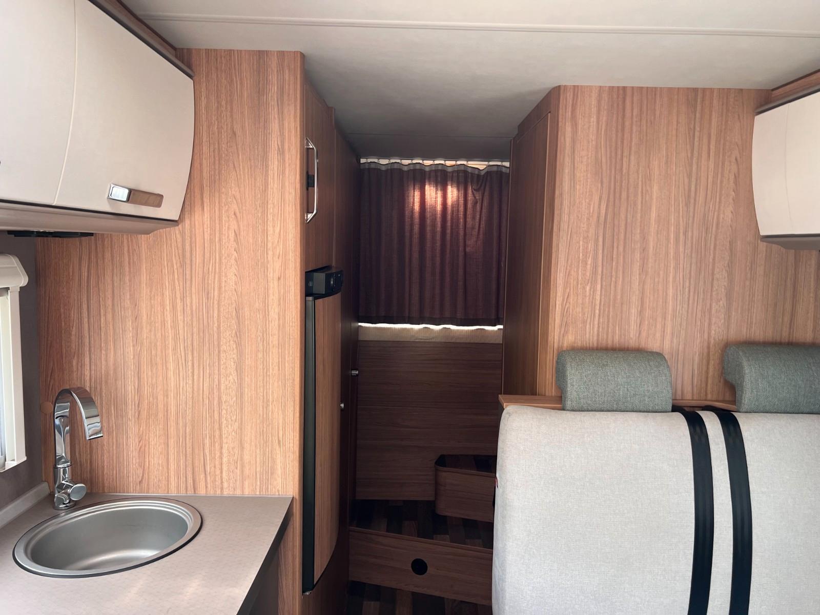 Weinsberg CaraHome 700DG 6 Sitze 3.5TWeinsberg CaraHome 700DG 6 Sitze 3.5T