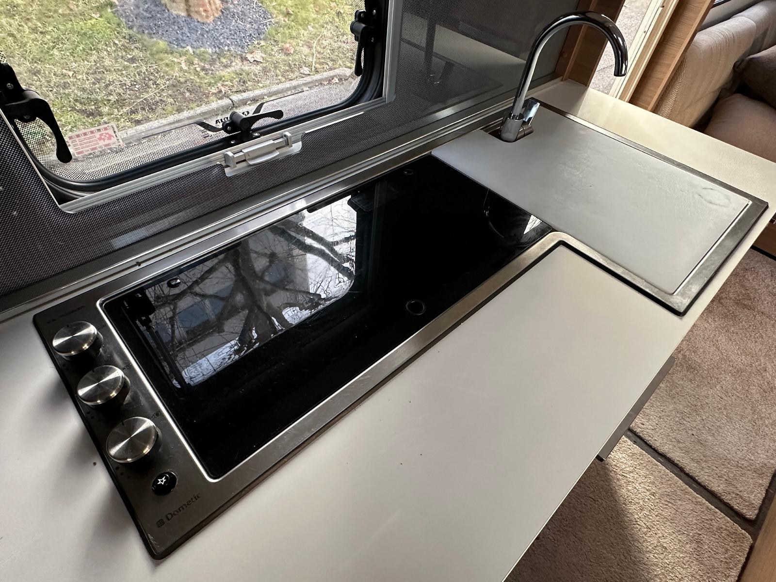 Adria 613 PK / Dusche / Kühlschrank / KochfeldAdria 613 PK / Dusche / Kühlschrank / Kochfeld