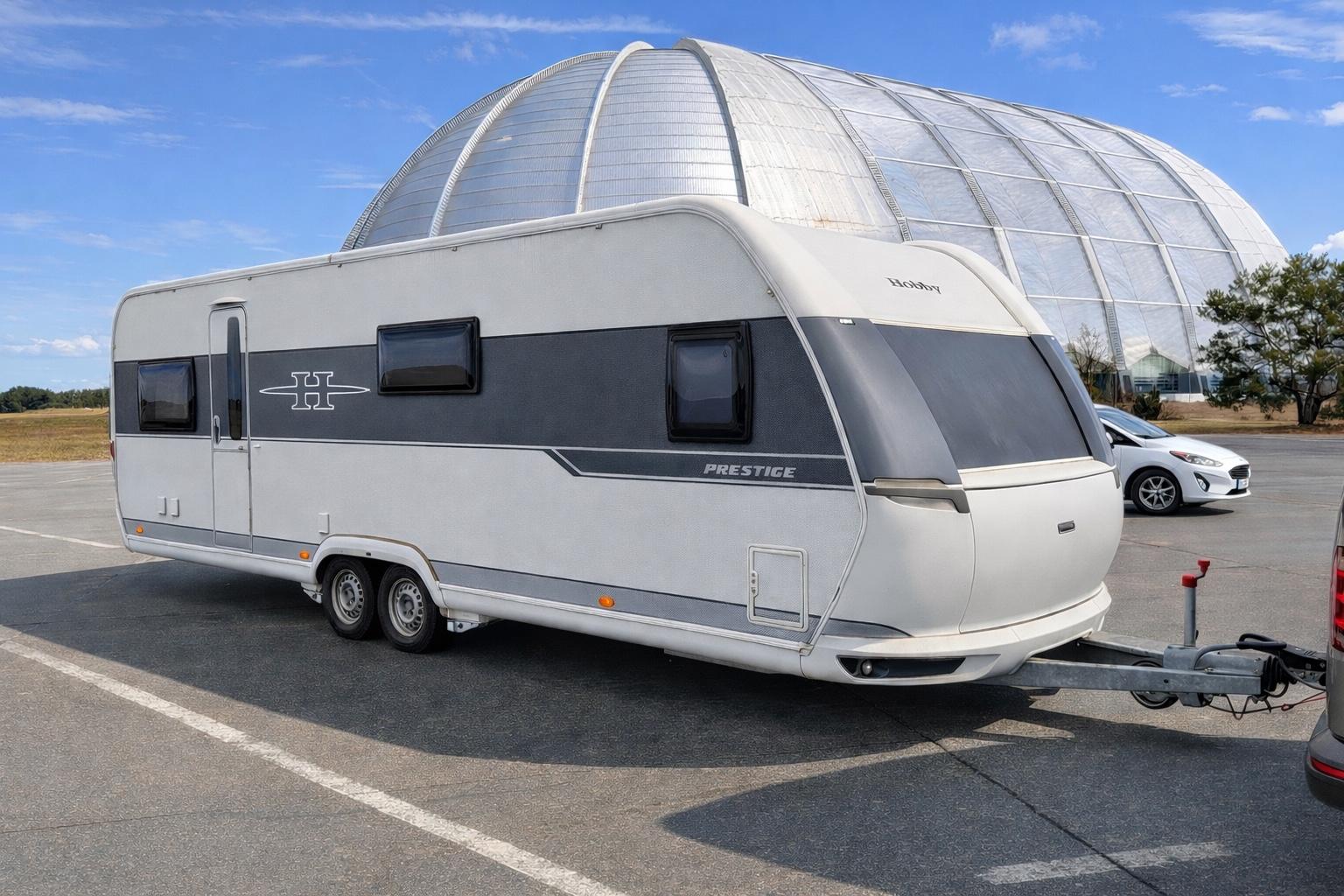 Hobby 720 UKFe Prestige Autark PV 4WD Mover 2,7THobby 720 UKFe Prestige Autark PV 4WD Mover 2,7T