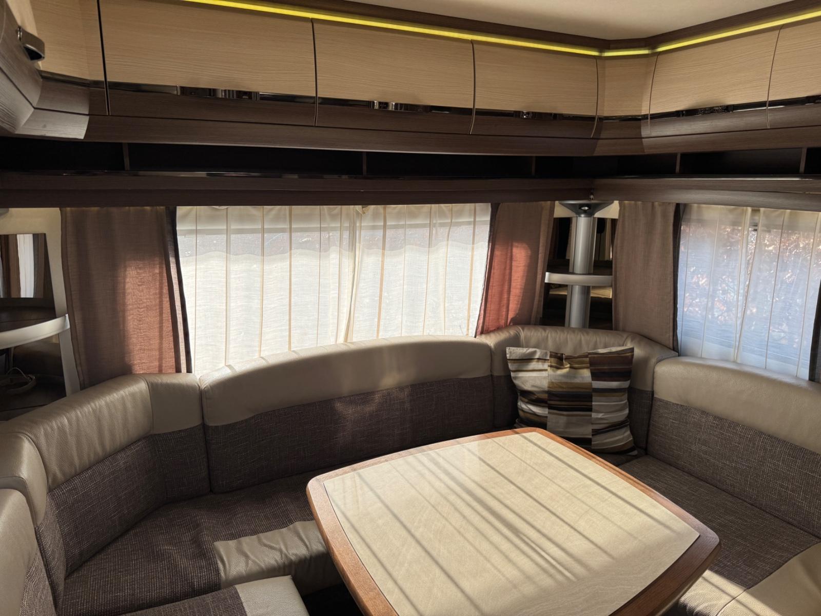 Hobby 720 UKFe Prestige Autark PV 4WD Mover 2,7THobby 720 UKFe Prestige Autark PV 4WD Mover 2,7T