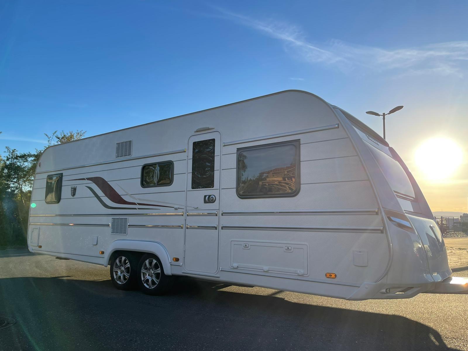 Tabbert 680KD/Etagbt/Dusche/WC/Gr Kūhlschk/Alu/AutarkTabbert 680KD/Etagbt/Dusche/WC/Gr Kūhlschk/Alu/Autark