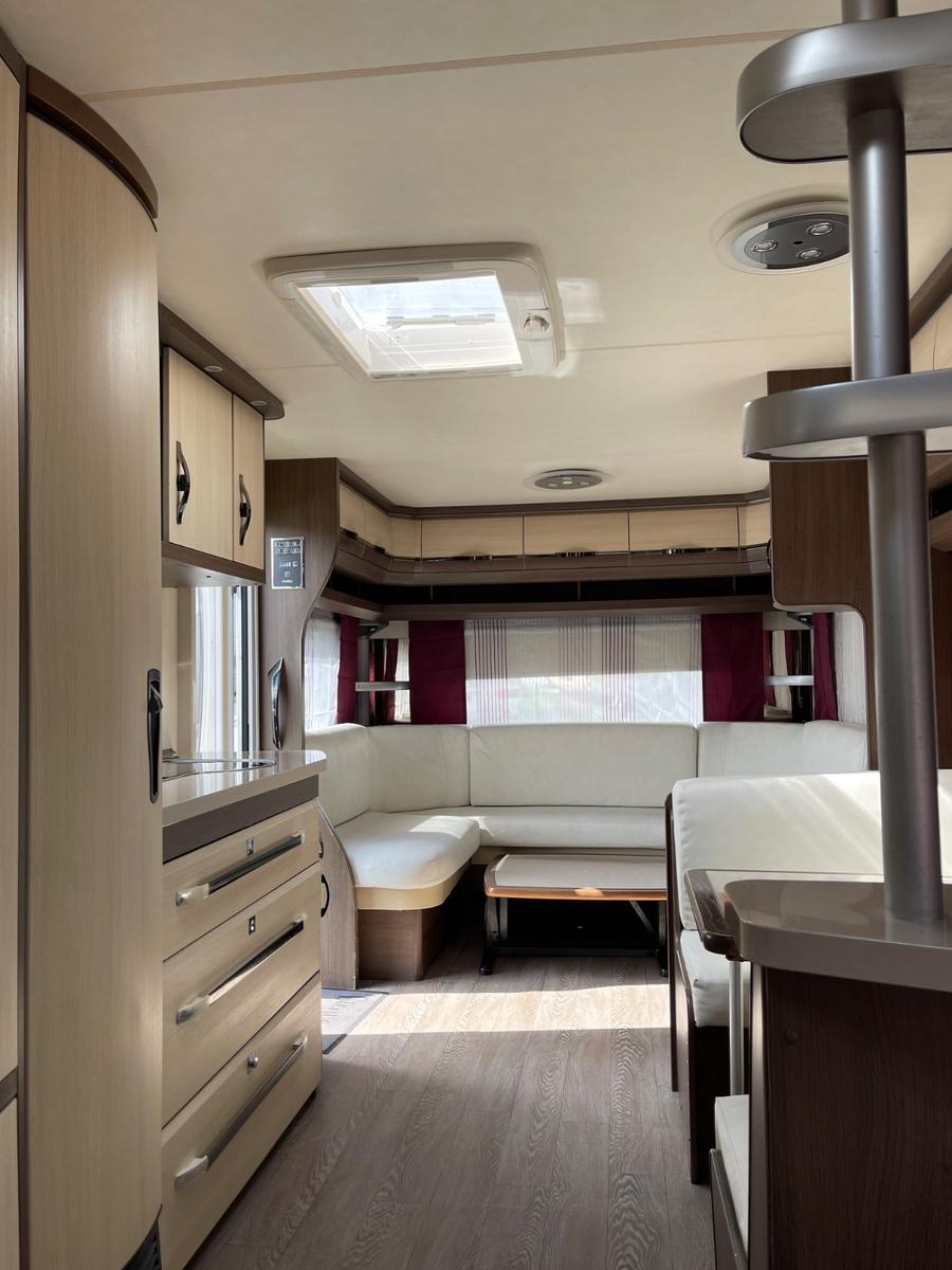 Hobby Prestige 650/Dusche/WC/Gr Kūhlschk/Leder/FußbdnhHobby Prestige 650/Dusche/WC/Gr Kūhlschk/Leder/Fußbdnh