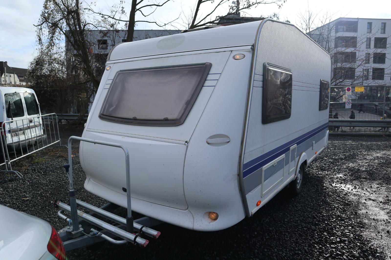 Hobby 450 UF  Excellent mit Vorzelt 2.Hand LEDHobby 450 UF  Excellent mit Vorzelt 2.Hand LED