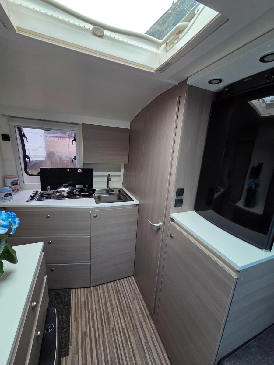 Adria Action 361LH, Mover, 100km, Tüv/Gas NEUAdria Action 361LH, Mover, 100km, Tüv/Gas NEU