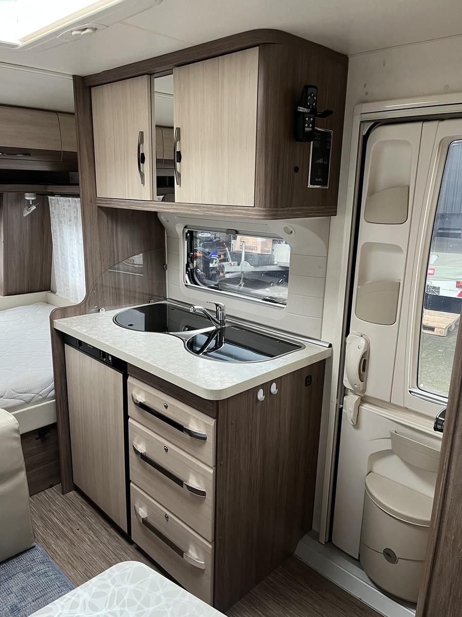 Hobby 400 SF de luxe en zeer compleetHobby 400 SF de luxe en zeer compleet