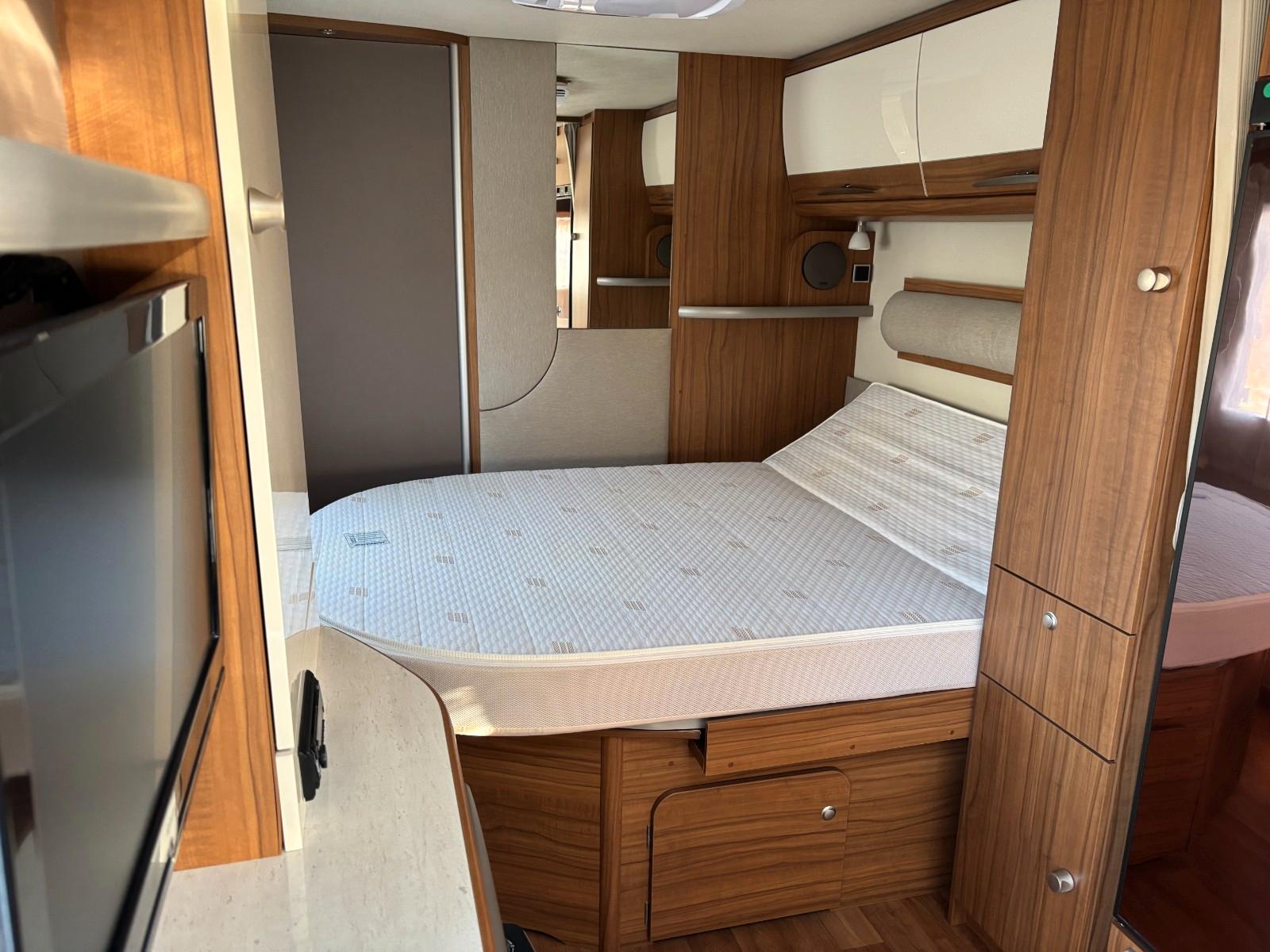 HYMER / ERIBA / HYMERCAR NOVA 590 SL -Leder, Klima, Mover, Markiese- TopHYMER / ERIBA / HYMERCAR NOVA 590 SL -Leder, Klima, Mover, Markiese- Top