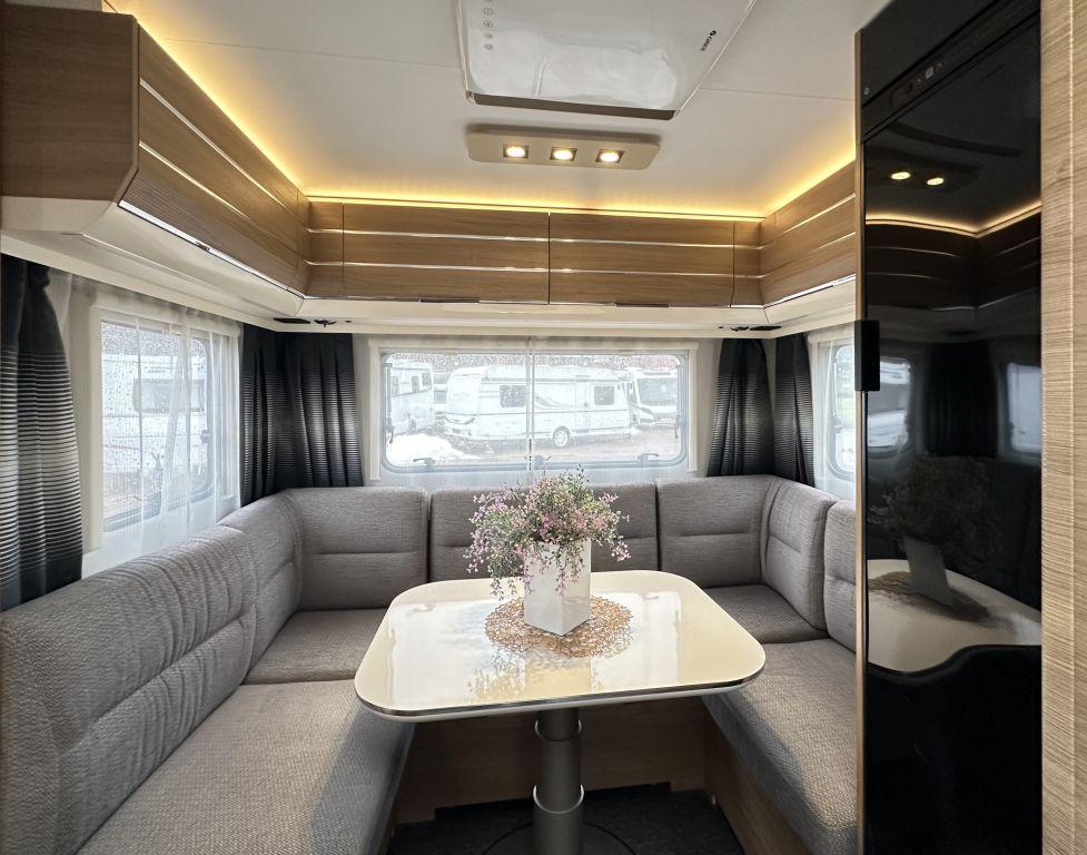 Adria Adora 482 LU elektr. RangierhilfeAdria Adora 482 LU elektr. Rangierhilfe