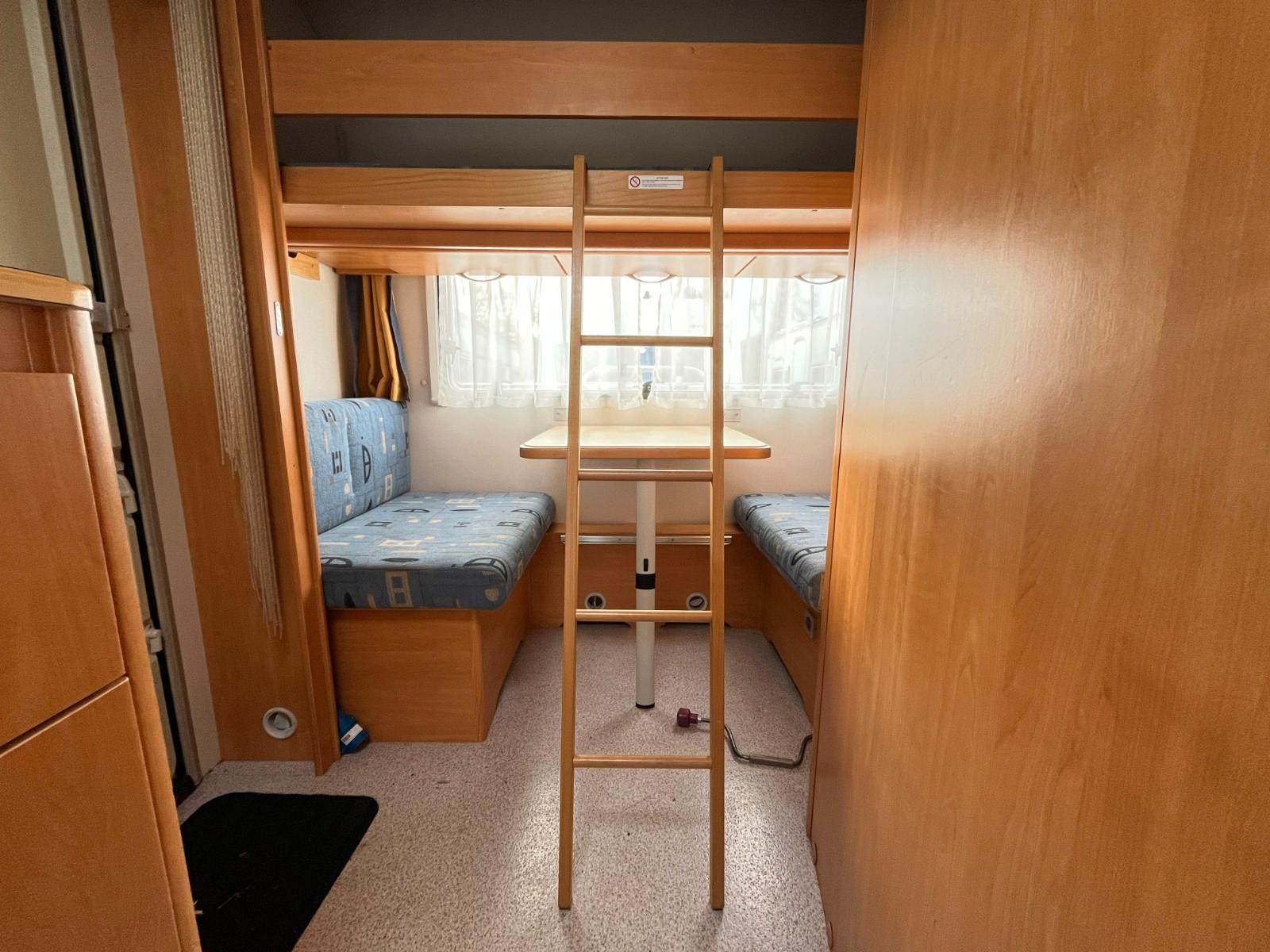 Knaus EIFELLAND HOLIDAY 400-Sitzgr/Din.Sitz/EtagenbettKnaus EIFELLAND HOLIDAY 400-Sitzgr/Din.Sitz/Etagenbett