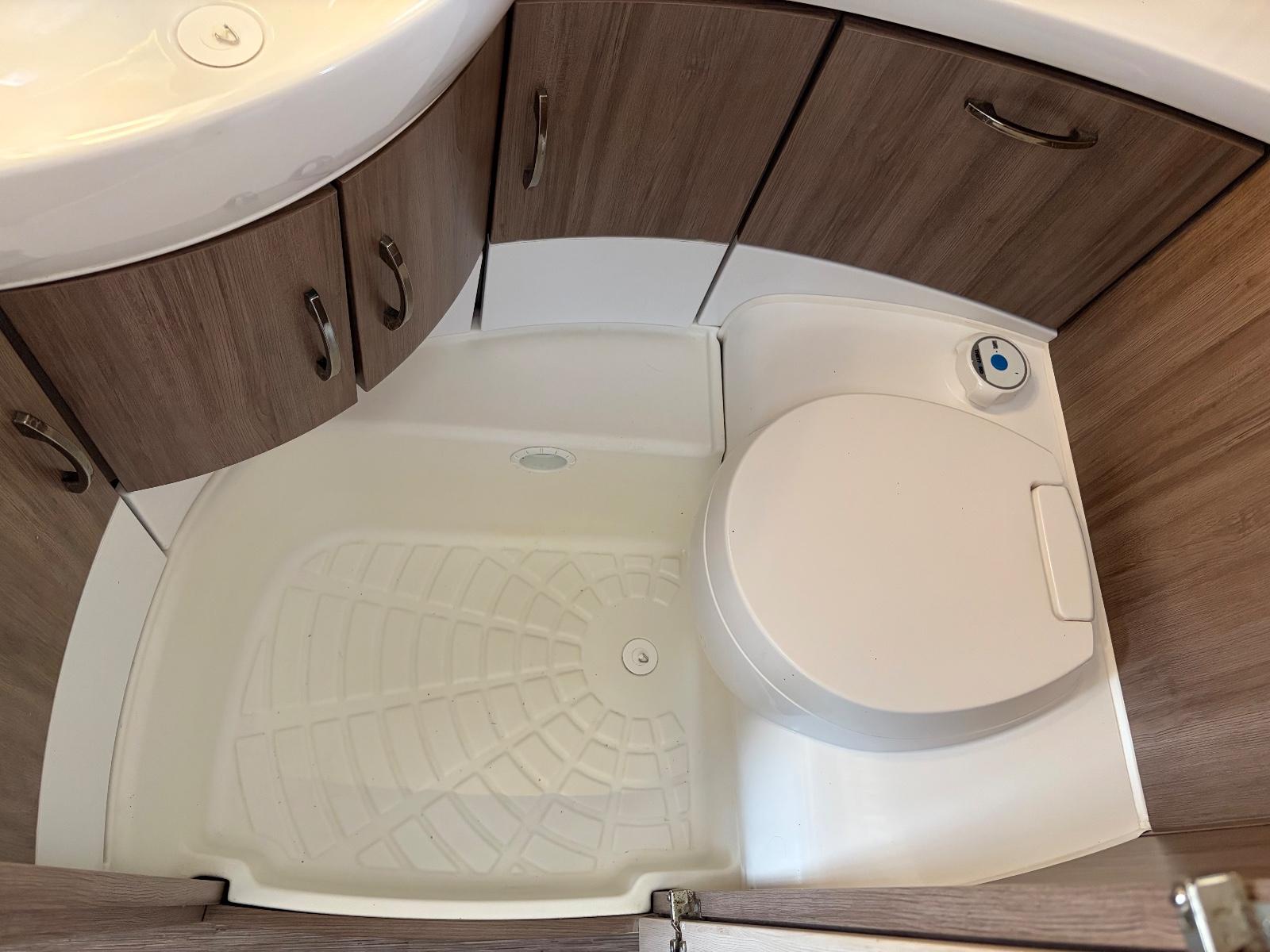 Hobby 495UL De Luxe, Mover mit EinzelbettenHobby 495UL De Luxe, Mover mit Einzelbetten