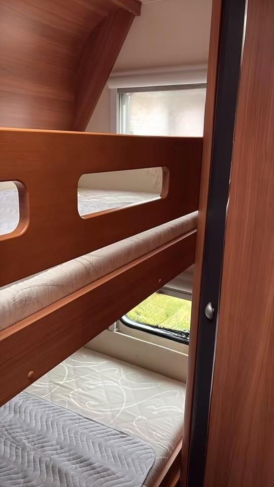 Hobby 560 KMFE *ETAGENBETT *REIFEN NEU *TÜV NEUHobby 560 KMFE *ETAGENBETT *REIFEN NEU *TÜV NEU