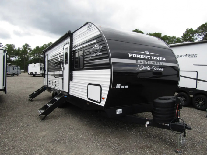 East to West Della Terra 241BH - фото 1