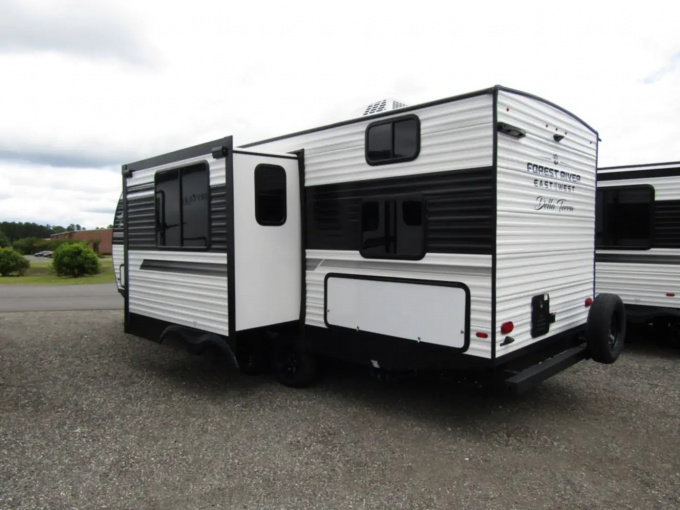 East to West Della Terra 241BH - фото 2