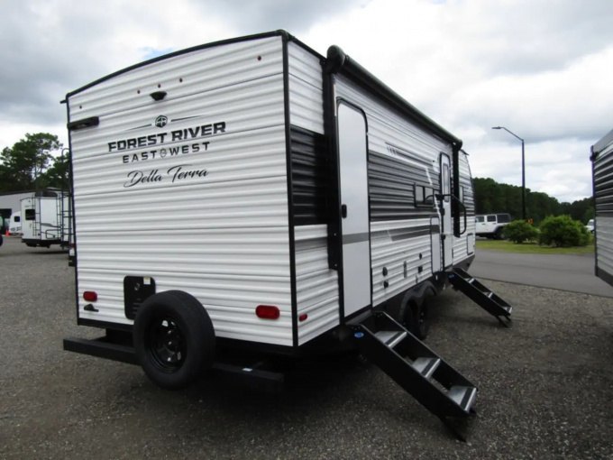 East to West Della Terra 241BH - фото 3