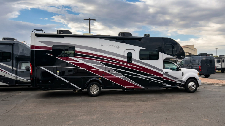 Thor Motor Coach MAGNITUDE LV35 - фото 3