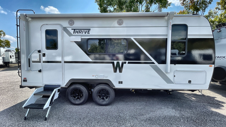 Winnebago THRIVE 18FBS - фото 2