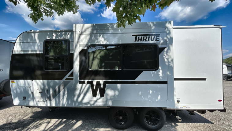 Winnebago THRIVE 18FBS - фото 3